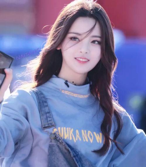 娱乐吃瓜君杨超越,从娱乐吃瓜到现象级偶像的蜕变之路